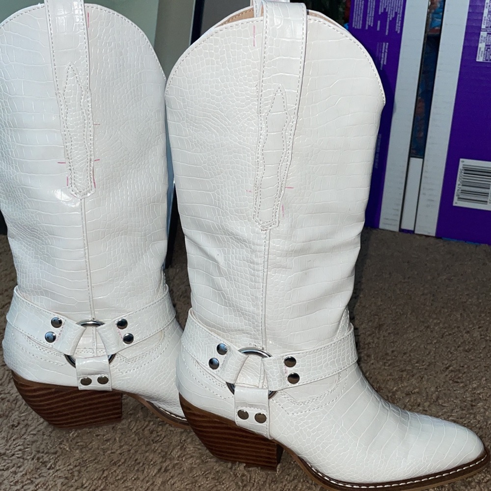 White boots, worn once